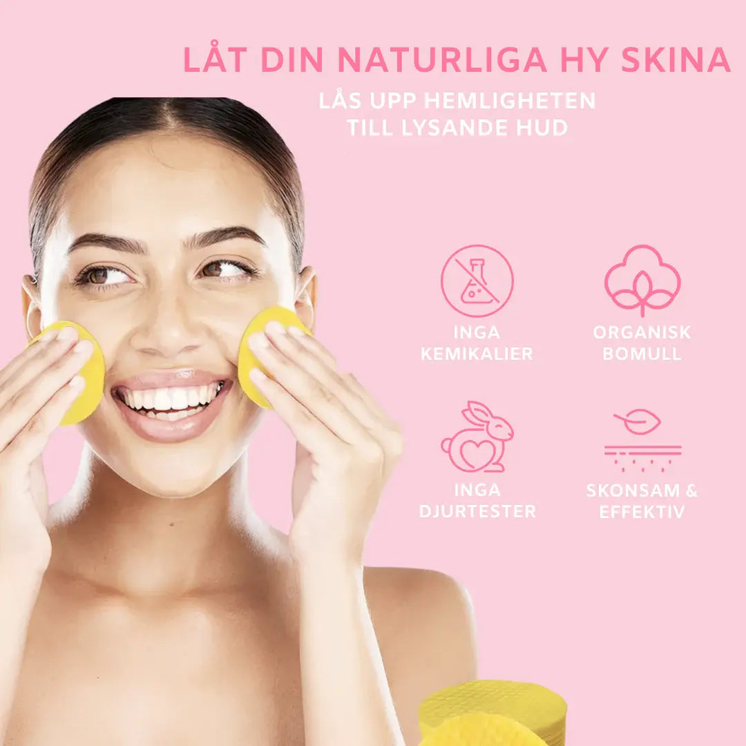 Leende kvinna som använder gula svampar för ansiktsvård mot en rosa bakgrund med texten "Låt din naturliga hy skina". Bilden framhäver fördelar som inga kemikalier, organisk bomull, inga djurtester och skonsam samt effektiv hudvård.